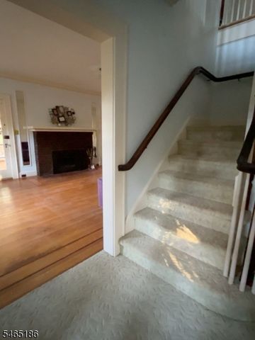 5 Upland Way, Verona Twp., NJ 07044