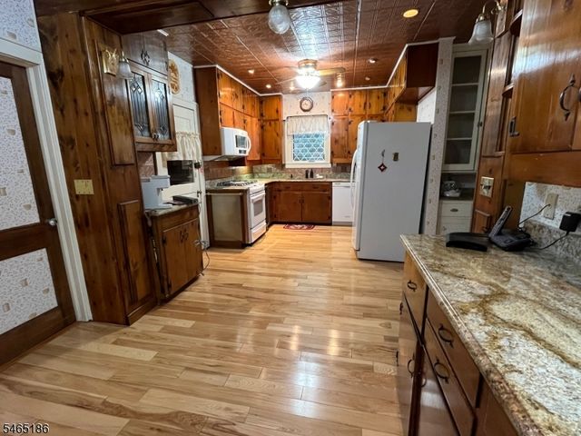 5 Upland Way, Verona Twp., NJ 07044