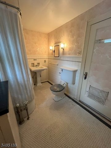 5 Upland Way, Verona Twp., NJ 07044