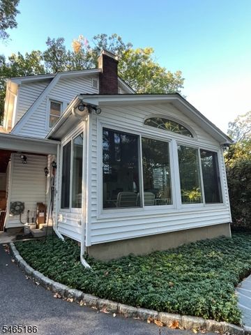 5 Upland Way, Verona Twp., NJ 07044