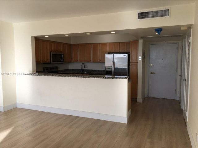 5700 Collins Avenue 6J, Miami Beach, FL 33140