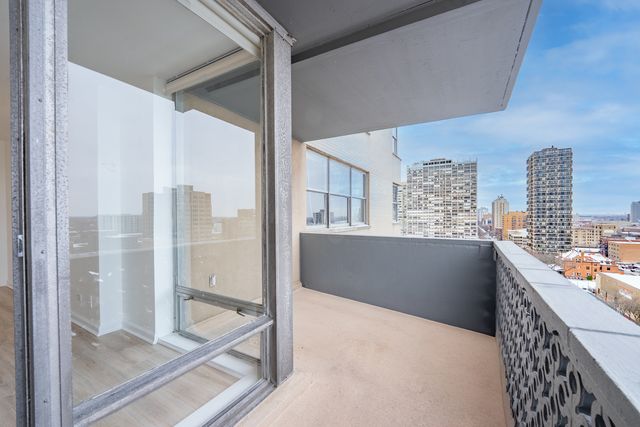 6301 N Sheridan Road 14J, Chicago, IL 60660