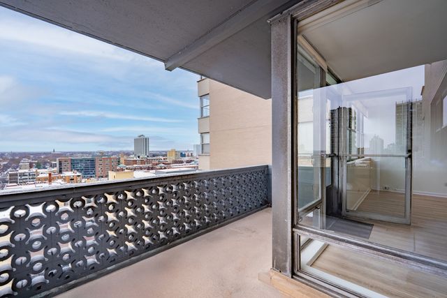 6301 N Sheridan Road 14J, Chicago, IL 60660