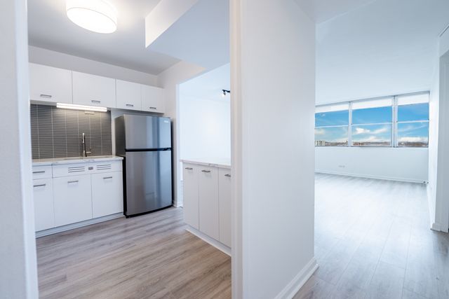 6301 N Sheridan Road 14J, Chicago, IL 60660