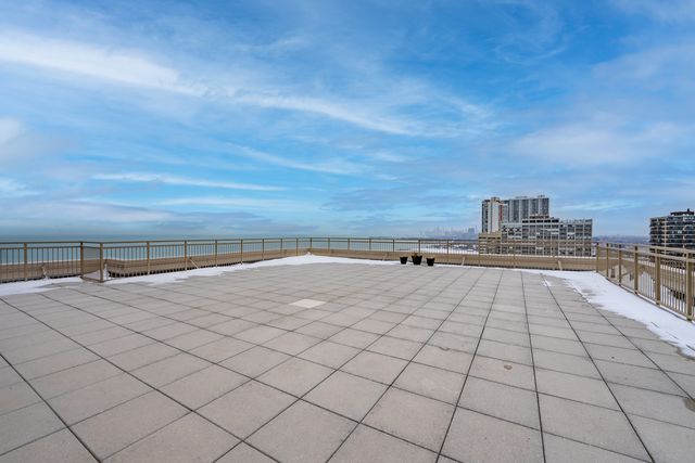 6301 N Sheridan Road 14J, Chicago, IL 60660