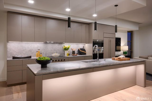 36 Meadow Drive 202, San Francisco, CA 94130