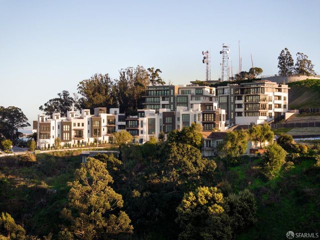 36 Meadow Drive 202, San Francisco, CA 94130