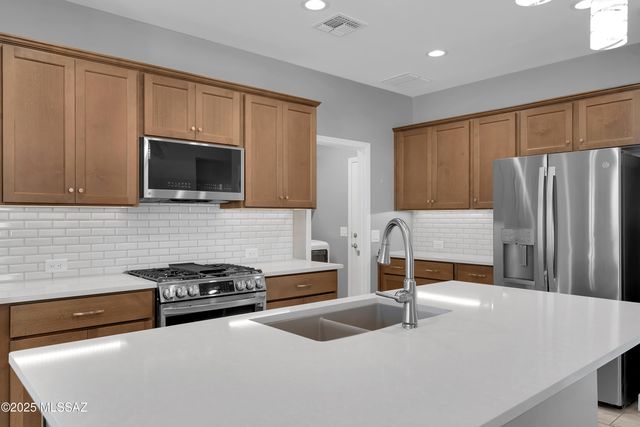 1496 E BLUE GRANITE DRIVE Drive, Green Valley, AZ 85614