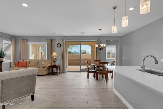 1496 E BLUE GRANITE DRIVE Drive, Green Valley, AZ 85614