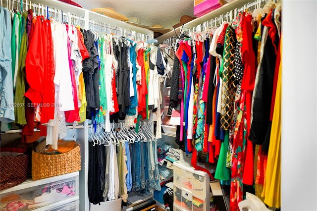 11111 Biscayne Blvd 20E, Miami, FL 33181