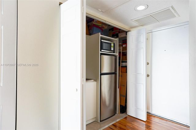 11111 Biscayne Blvd 20E, Miami, FL 33181