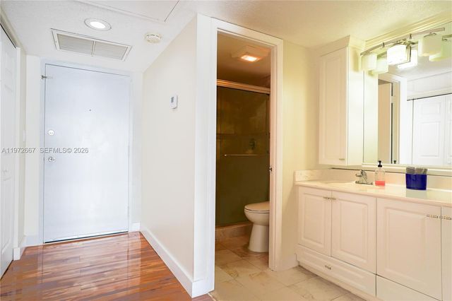 11111 Biscayne Blvd 20E, Miami, FL 33181