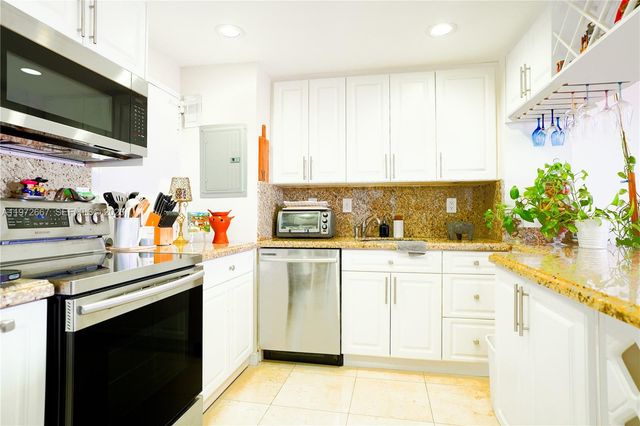 11111 Biscayne Blvd 20E, Miami, FL 33181