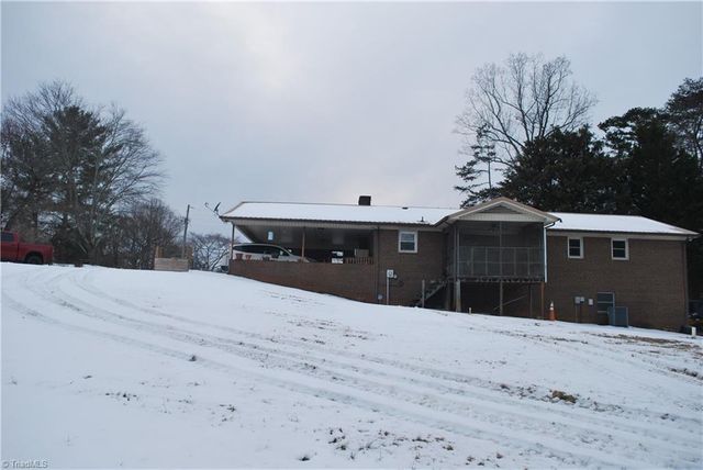 3245 Arnold Road, Hamptonville, NC 27020