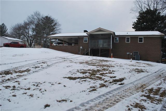 3245 Arnold Road, Hamptonville, NC 27020