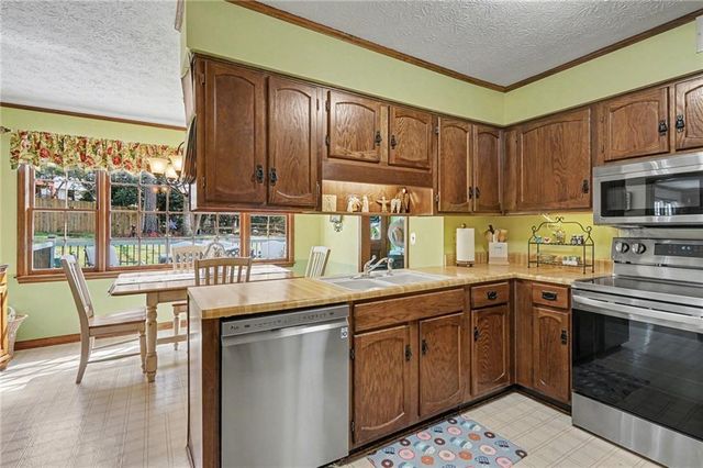 777 Saybrook Circle NW, Lilburn, GA 30047