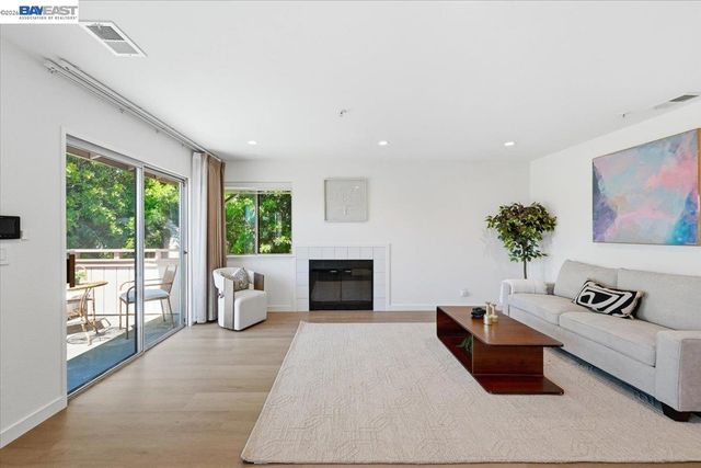 25164 COPA DEL ORO DR 201, Hayward, CA 94545