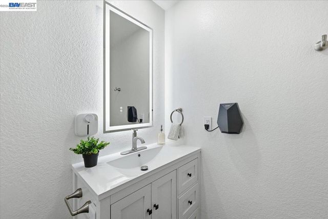 25164 COPA DEL ORO DR 201, Hayward, CA 94545