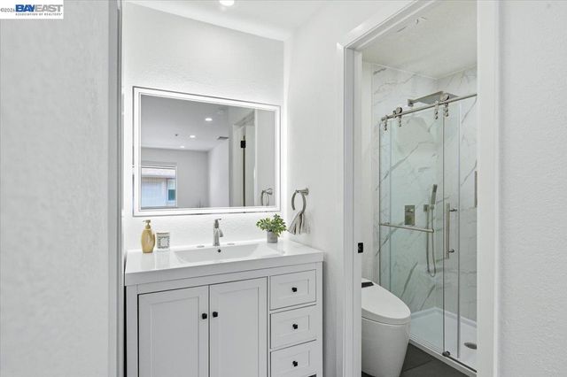 25164 COPA DEL ORO DR 201, Hayward, CA 94545