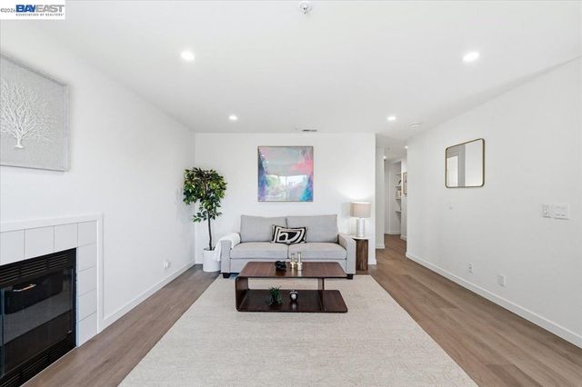 25164 COPA DEL ORO DR 201, Hayward, CA 94545