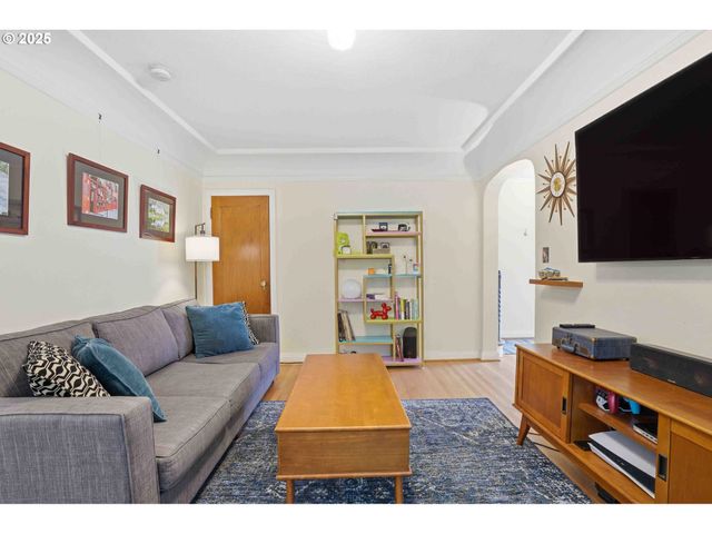 2250 Ne FLANDERS St 3, Portland, OR 97232