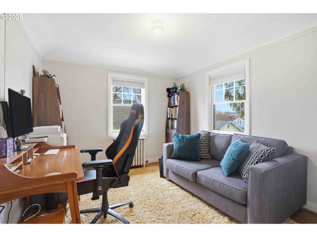 2250 Ne FLANDERS St 3, Portland, OR 97232