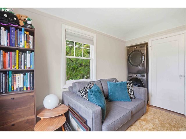 2250 Ne FLANDERS St 3, Portland, OR 97232