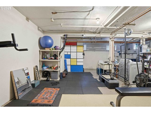 2250 Ne FLANDERS St 3, Portland, OR 97232