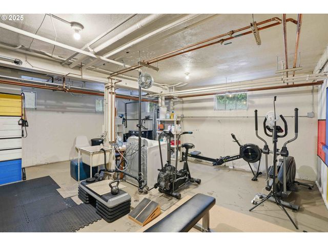 2250 Ne FLANDERS St 3, Portland, OR 97232