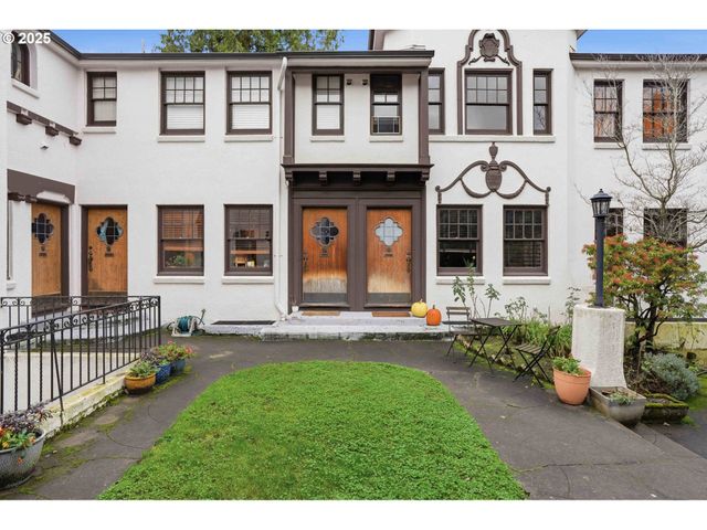 2250 Ne FLANDERS St 3, Portland, OR 97232