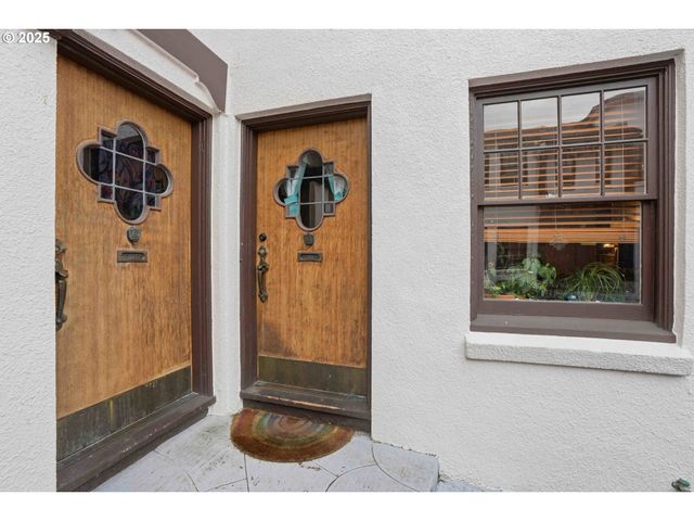 2250 Ne FLANDERS St 3, Portland, OR 97232