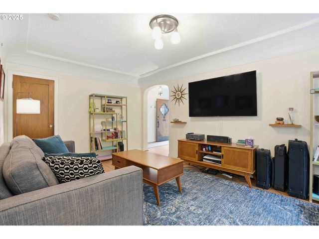 2250 Ne FLANDERS St 3, Portland, OR 97232