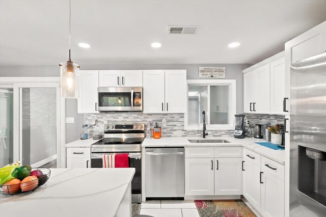 14 Pineview Terrace, Brockton, MA 02302