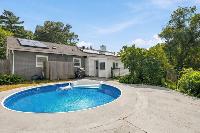 14 Pineview Terrace, Brockton, MA 02302