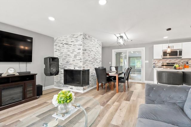 14 Pineview Terrace, Brockton, MA 02302