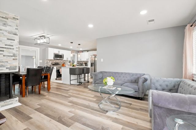 14 Pineview Terrace, Brockton, MA 02302