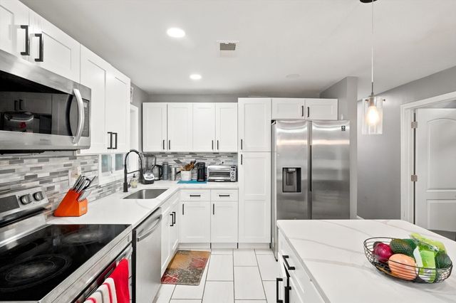 14 Pineview Terrace, Brockton, MA 02302