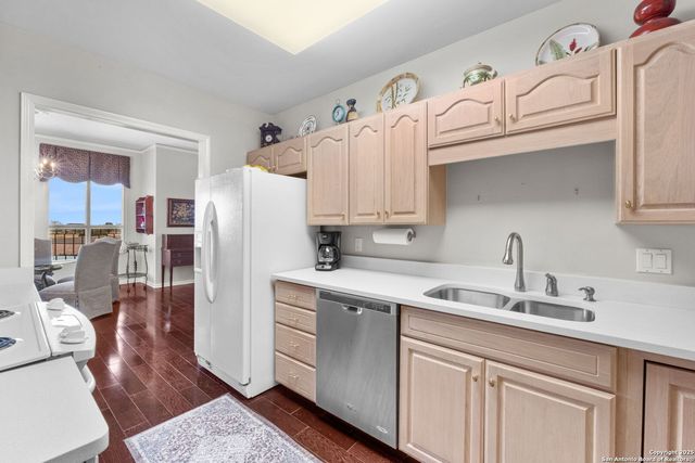 1 Towers Park Ln Apt 711, San Antonio, TX 78209
