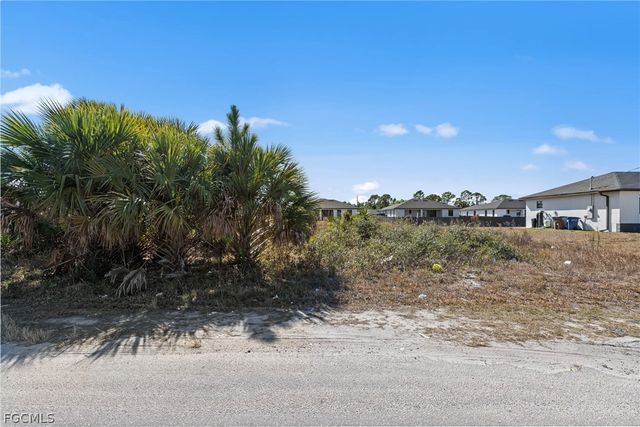 3225 59th ST W, Lehigh Acres, FL 33971