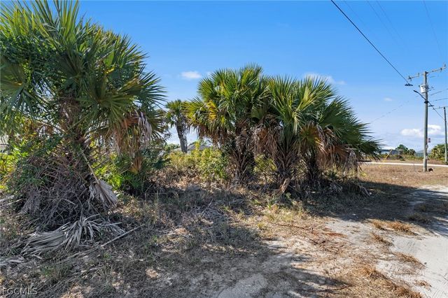 3225 59th ST W, Lehigh Acres, FL 33971