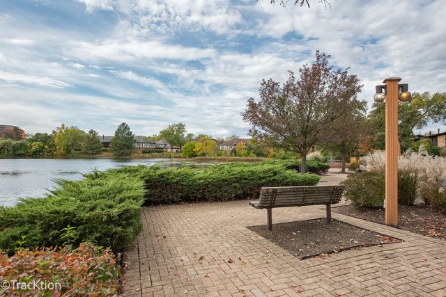 6147 Knoll Wood Court 204, Willowbrook, IL 60527