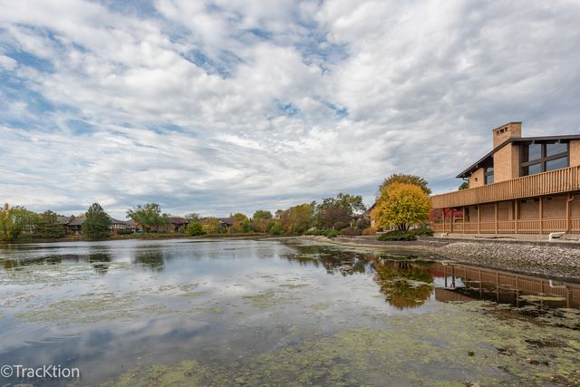 6147 Knoll Wood Court 204, Willowbrook, IL 60527