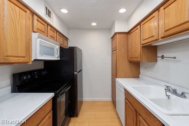 6147 Knoll Wood Court 204, Willowbrook, IL 60527