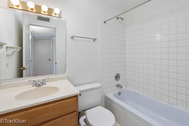 6147 Knoll Wood Court 204, Willowbrook, IL 60527