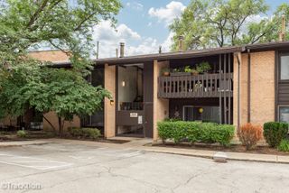 6147 Knoll Wood Court 204, Willowbrook, IL 60527