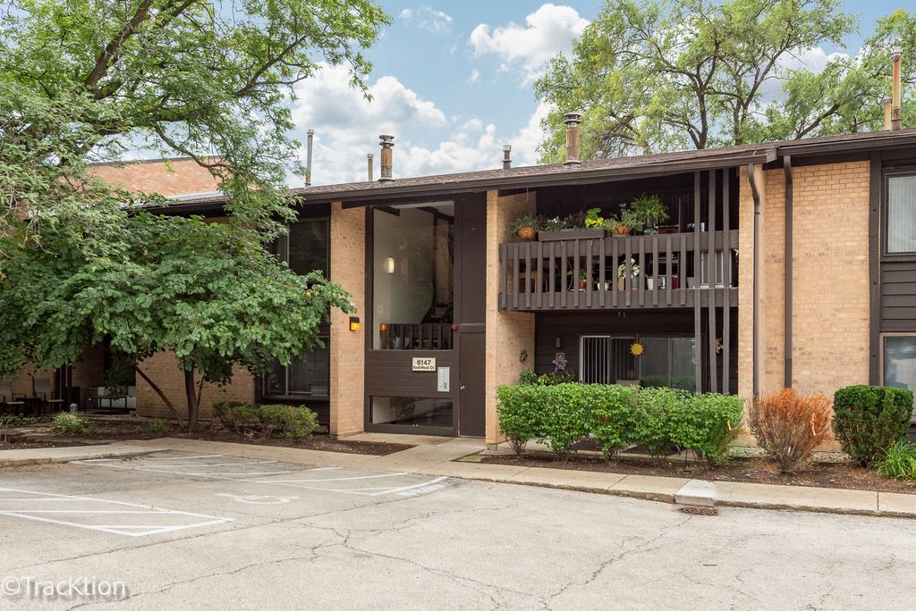 6147 Knoll Wood Court 204, Willowbrook, IL 60527
