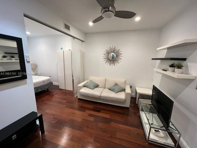 526 15th St 4, Miami Beach, FL 33139