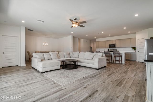 611 W Lexington Street, Vail, AZ 85641
