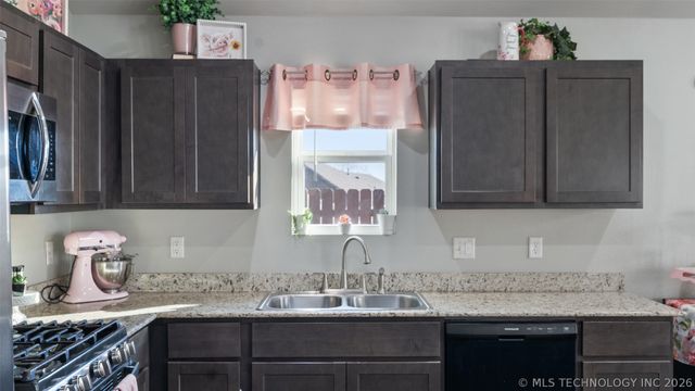 1203 W Missouri Avenue, Claremore, OK 74019