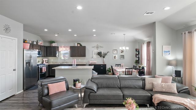 1203 W Missouri Avenue, Claremore, OK 74019